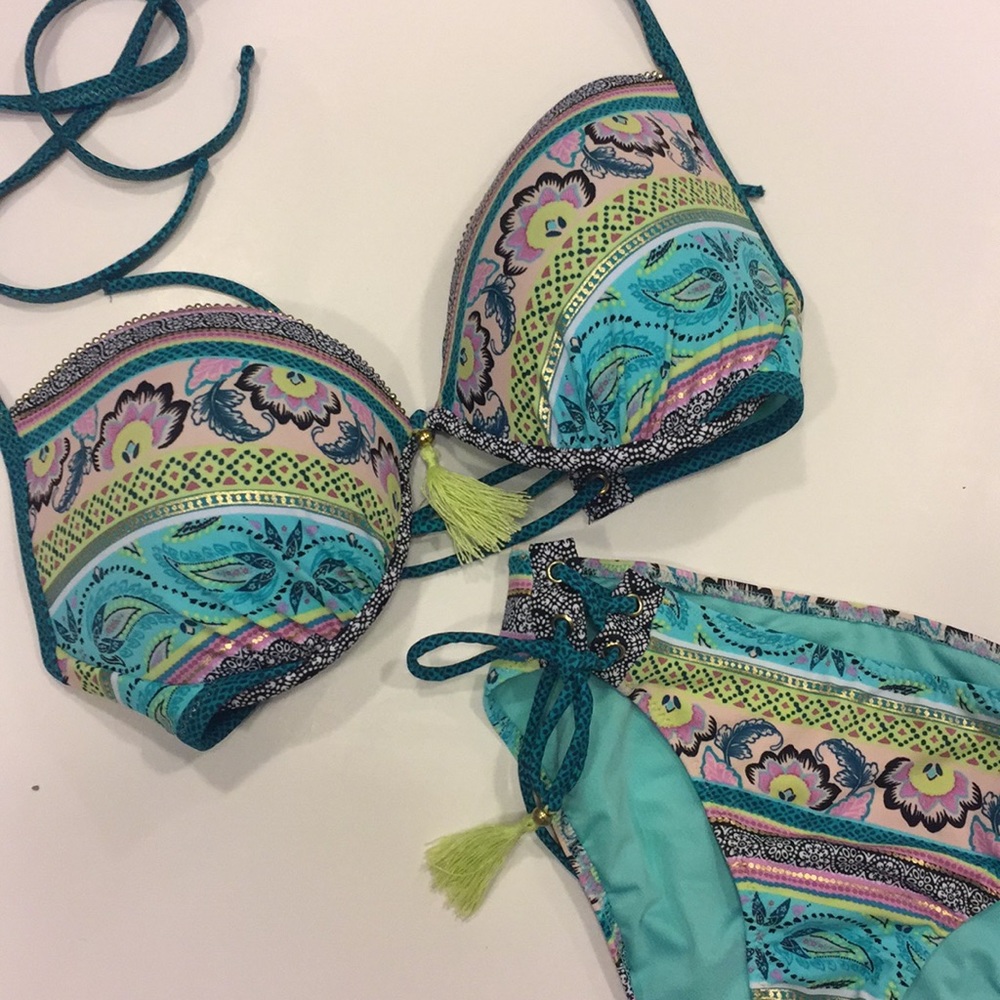Shade & Shore - Light Lift Bikini Top with bottoms - Picture 4 of 8